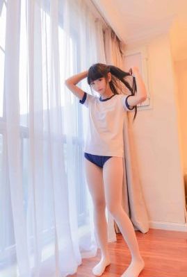 内衣少女